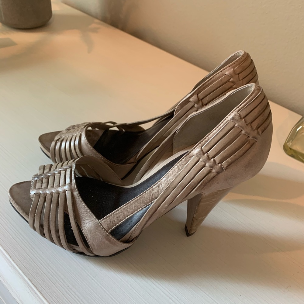 Mia limited edition pumps